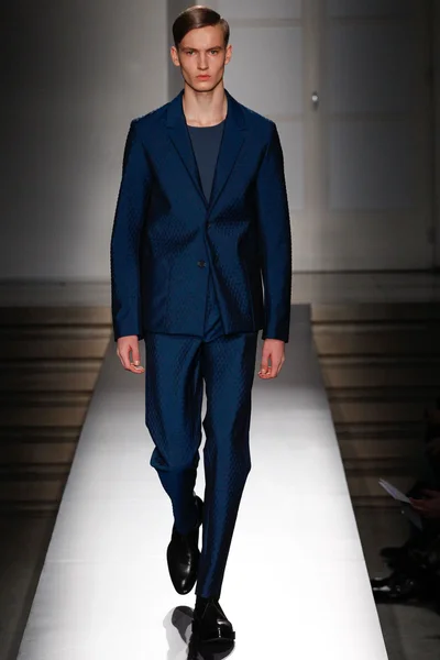Look 1